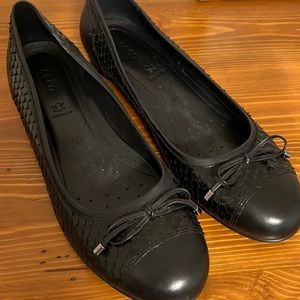 Ecco all leather black flats.